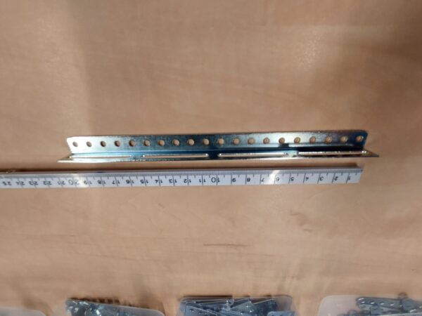 19 Hoekstrip 90 graden 25 gats